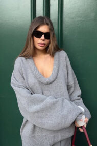 3D V Neck Paneled Oversized Solid Sweater - Image 2