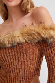 Off-the-Shoulder Fur Trim Slim Sweater - Image 3