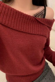Red Knitted Lace Paneled Slim-Fit Off-Shoulder Sweater - Image 3